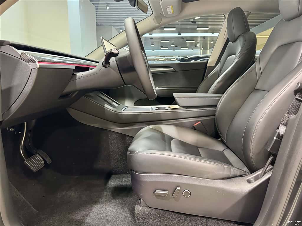 Tesla Model Y, 2024 16