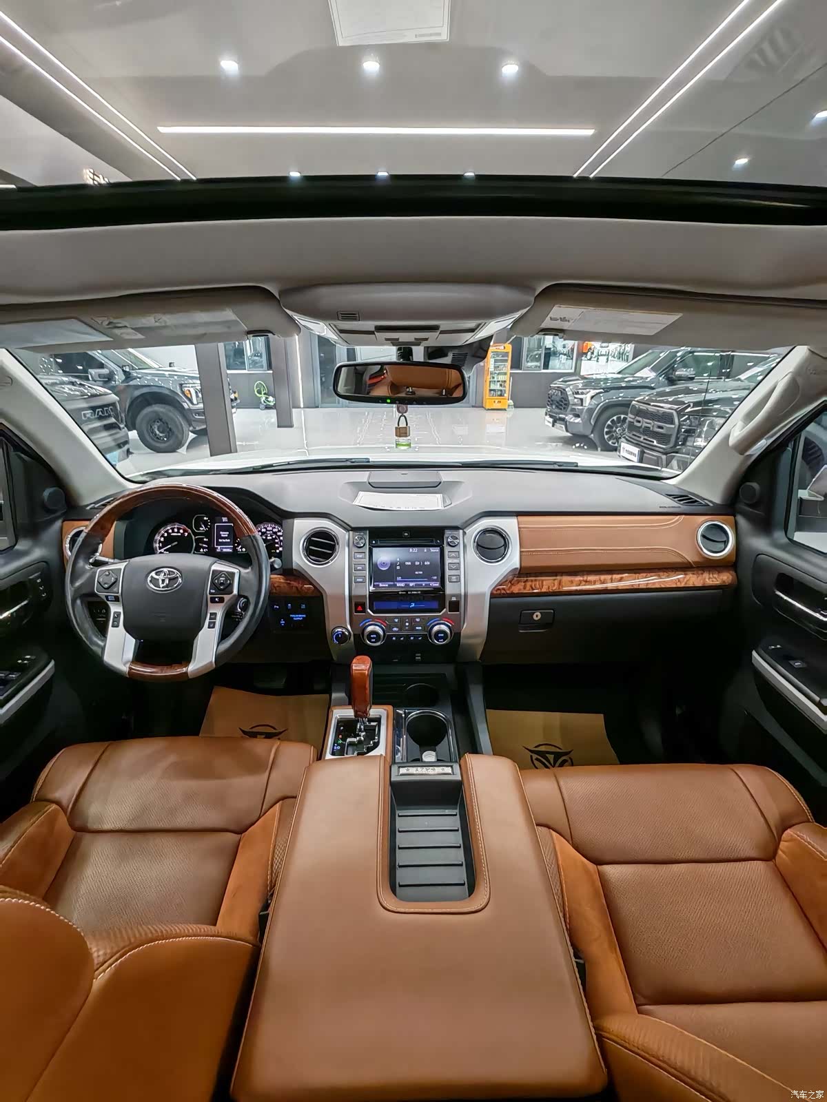 Toyota Tundra, 2019 все фото