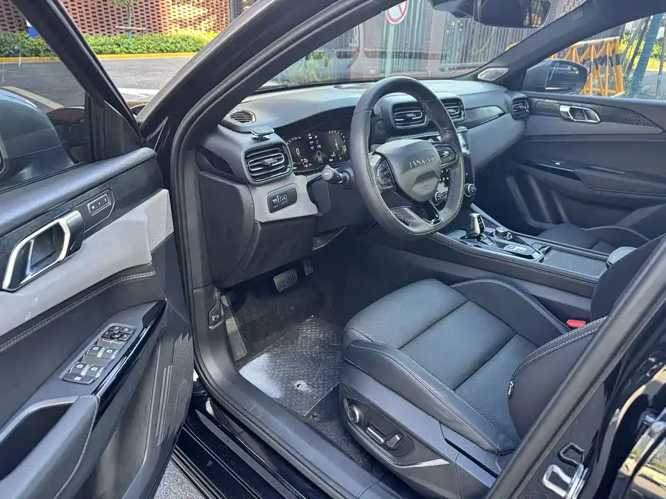 Lynk & Co 02 Hatchback