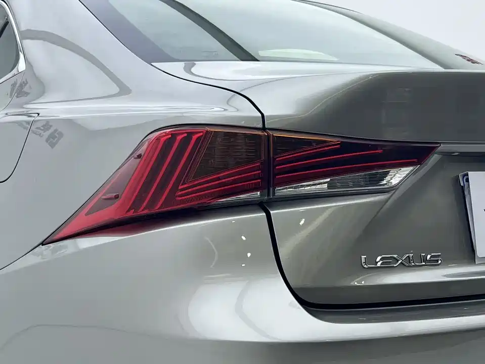 Lexus IS