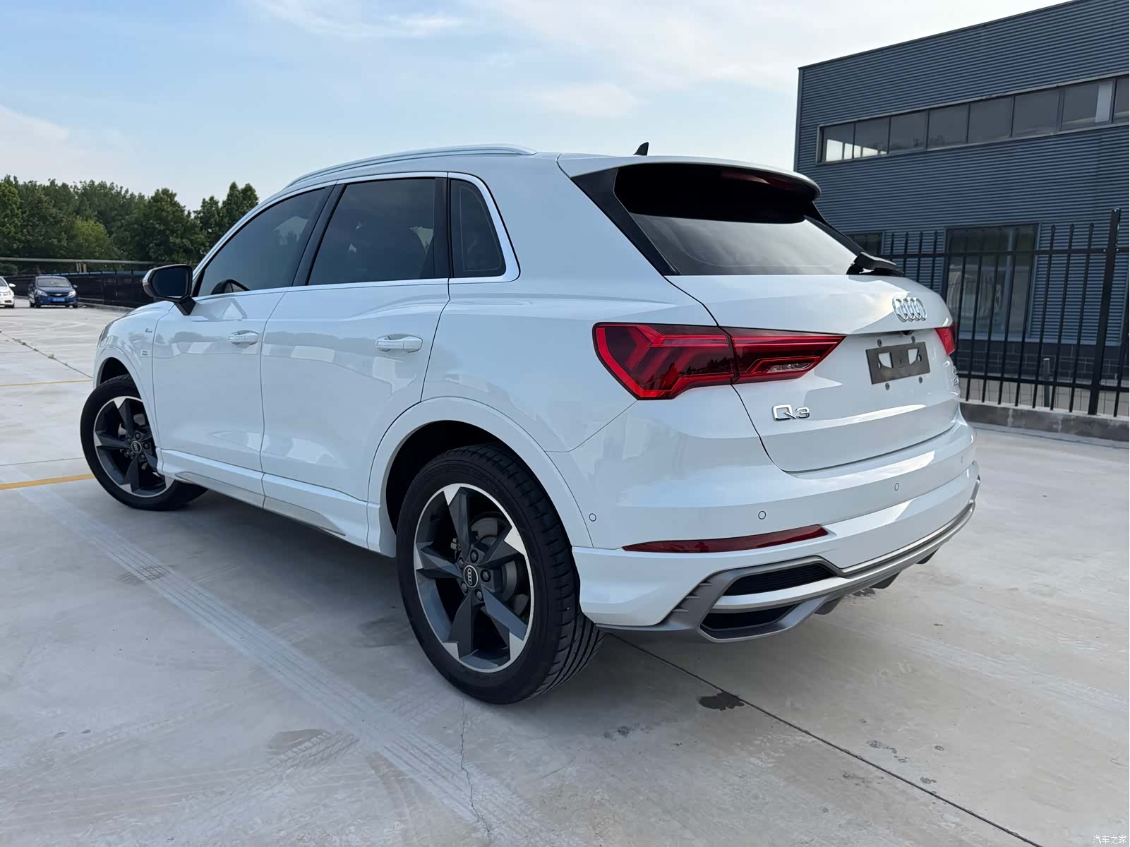 Audi Q3, 2022 11