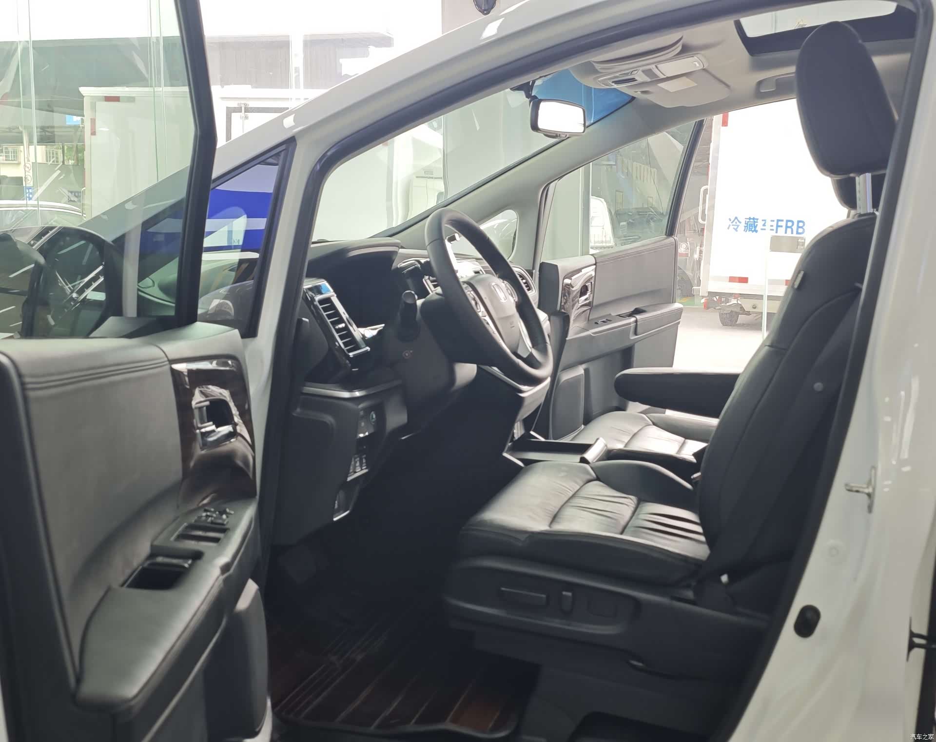 Honda Elysion, 2018 все фото