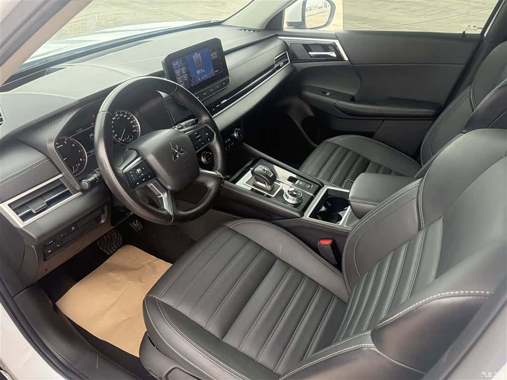 Mitsubishi Outlander, 2023 4