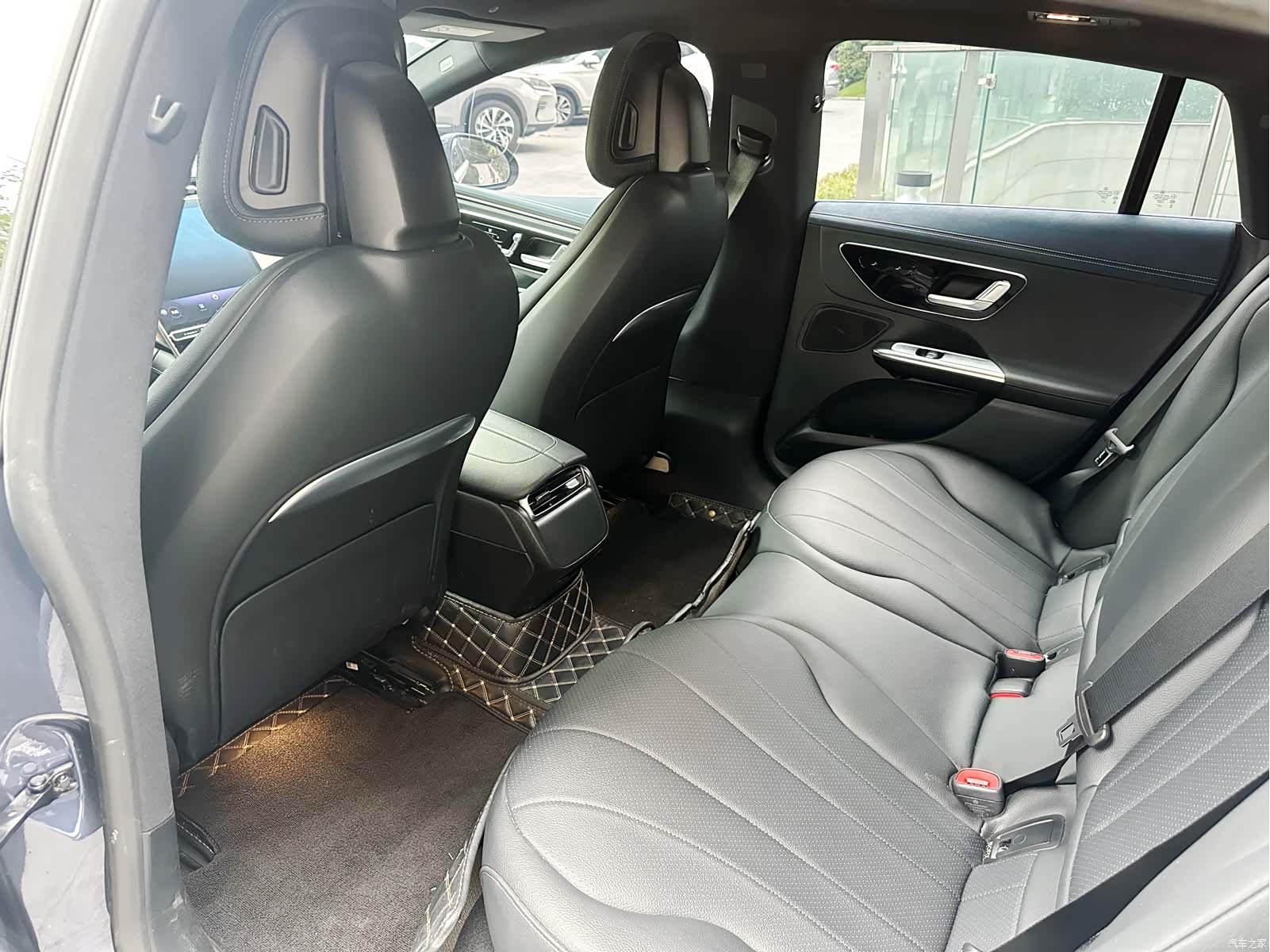 Mercedes-Benz EQE, 2024 15