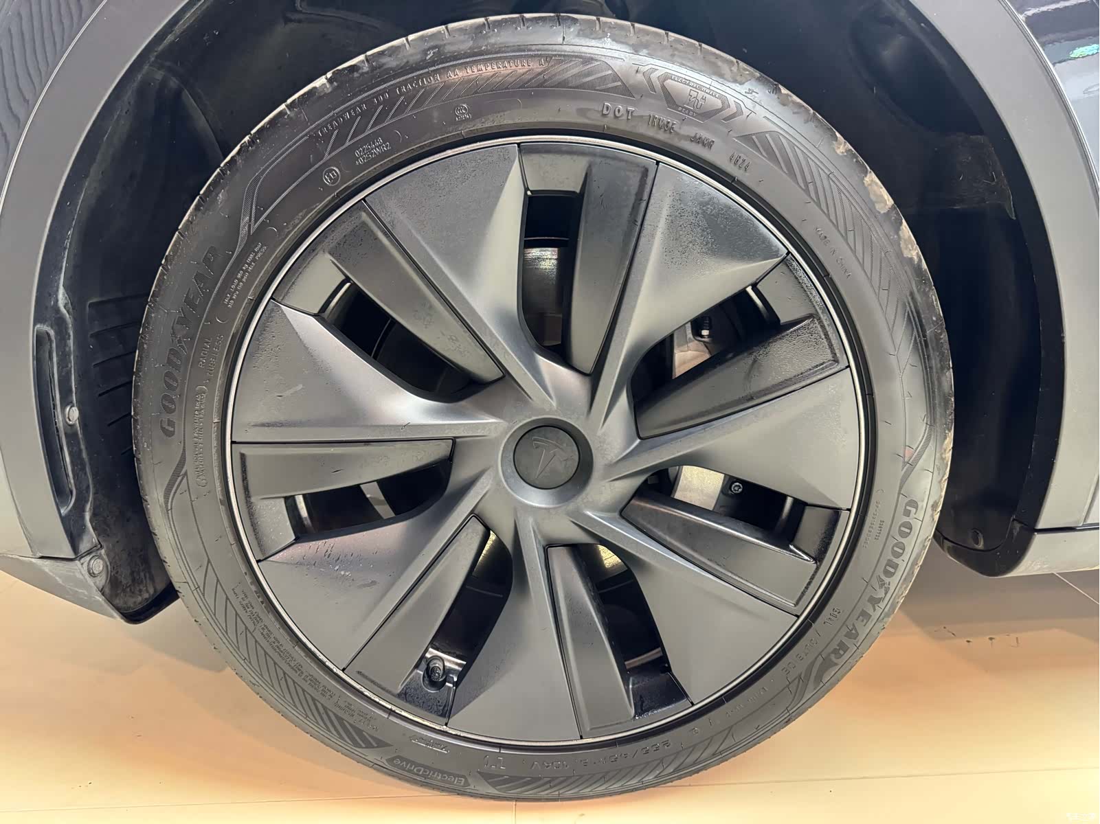Tesla Model Y, 2024 19