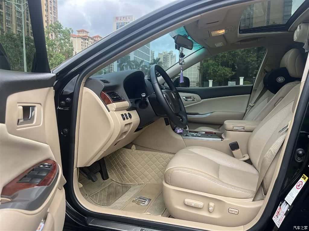 Toyota Crown, 2012 4