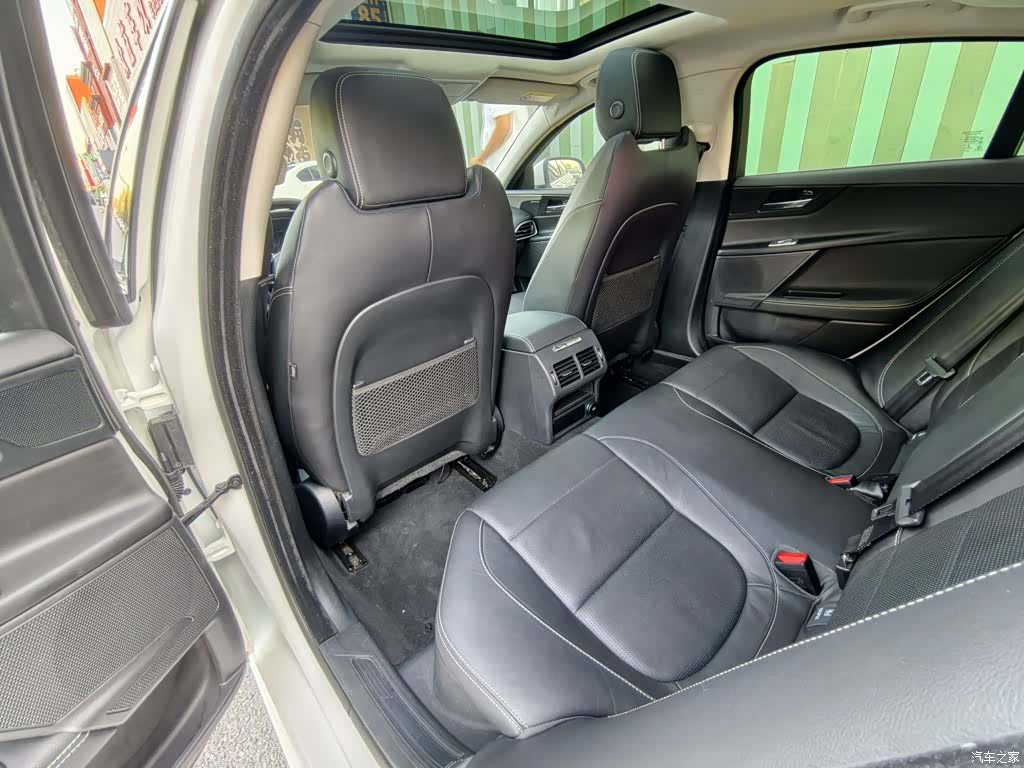 Jaguar XE, 2016 13