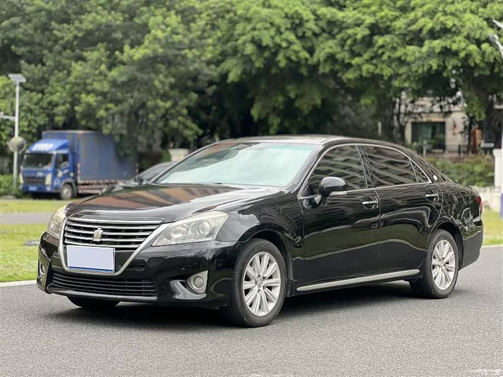 Toyota Crown, 2012 1