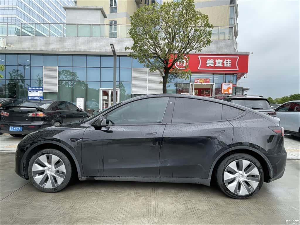 Tesla Model Y, 2023 3