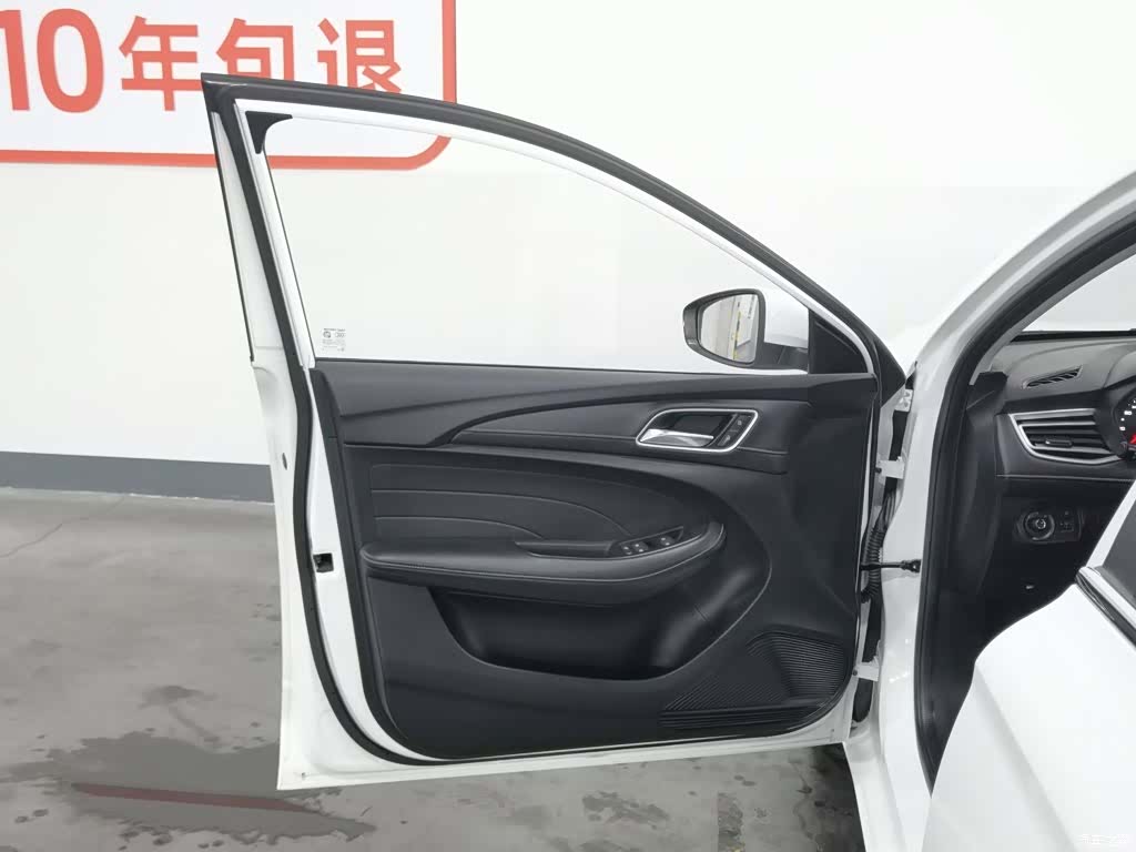 Roewe i5, 2019 8