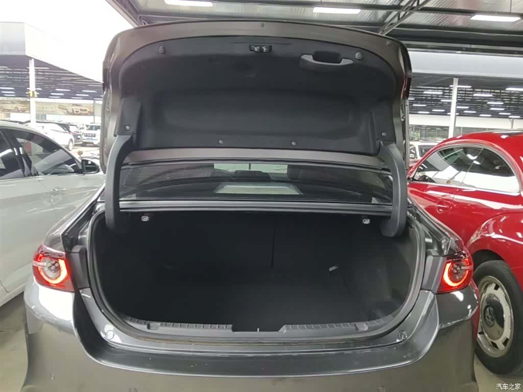 Mazda Mazda3, 2022 19