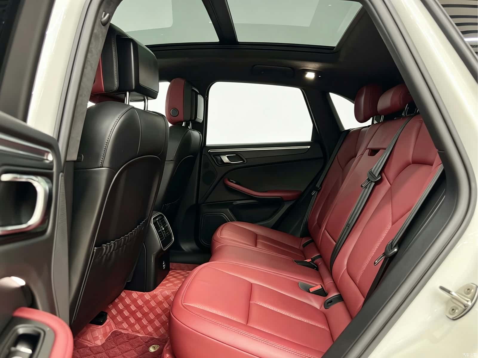 Porsche Macan, 2023 12