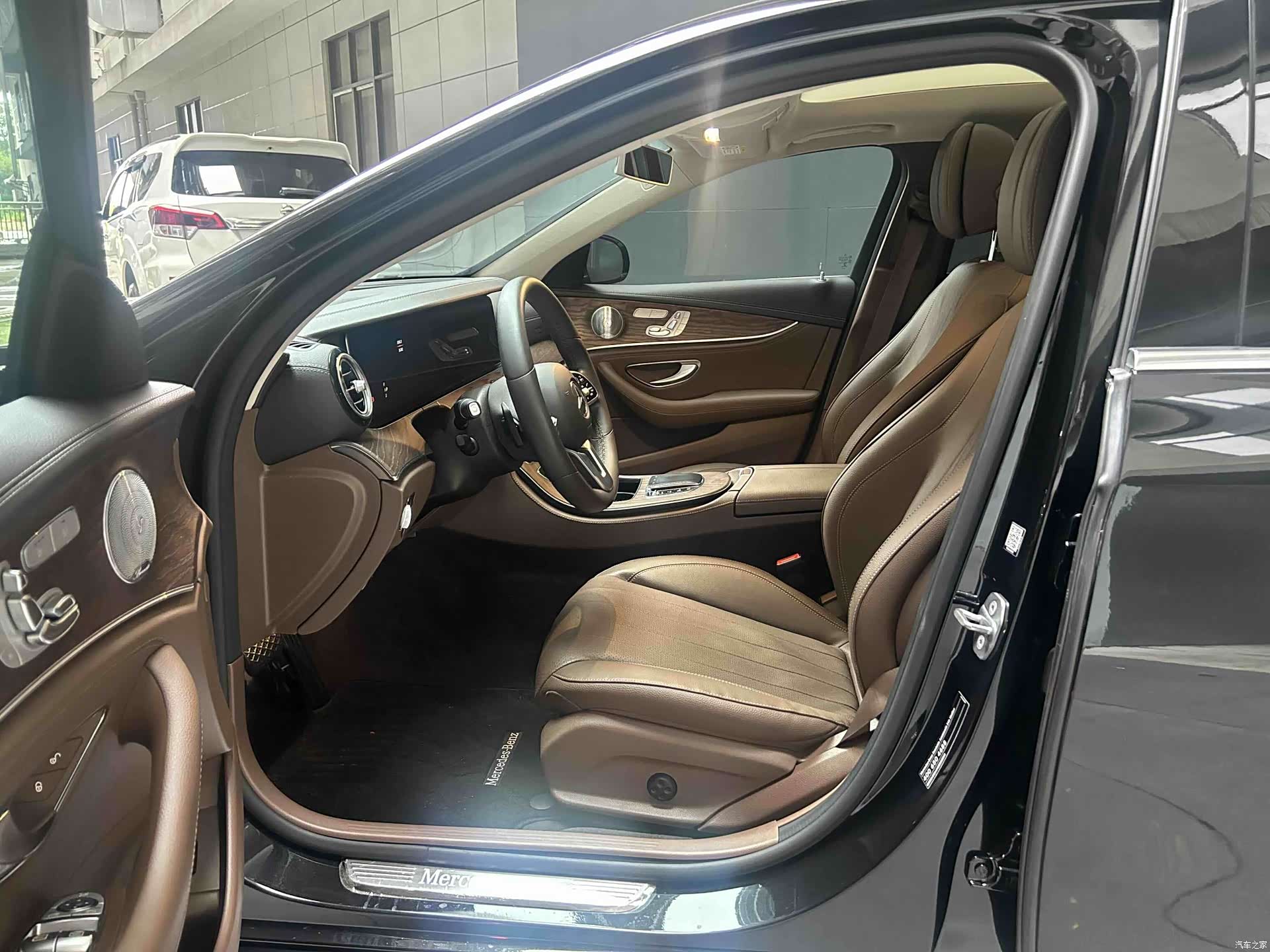 Mercedes-Benz E-Class, 2020 4
