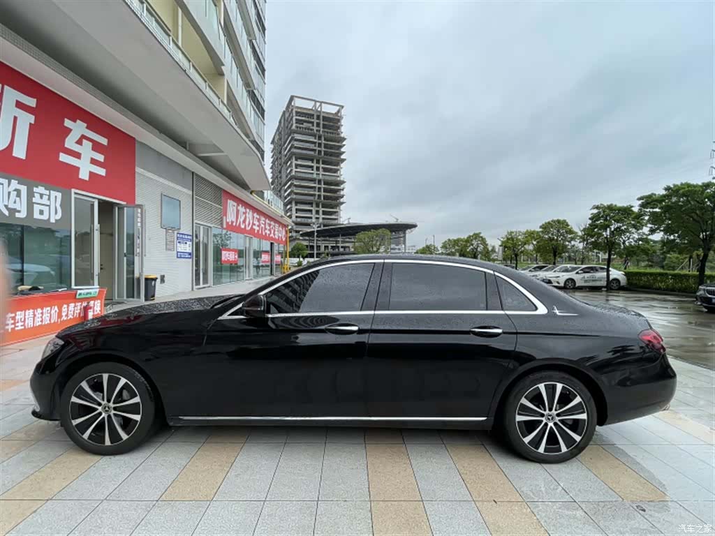 Mercedes-Benz E-Class, 2023 3