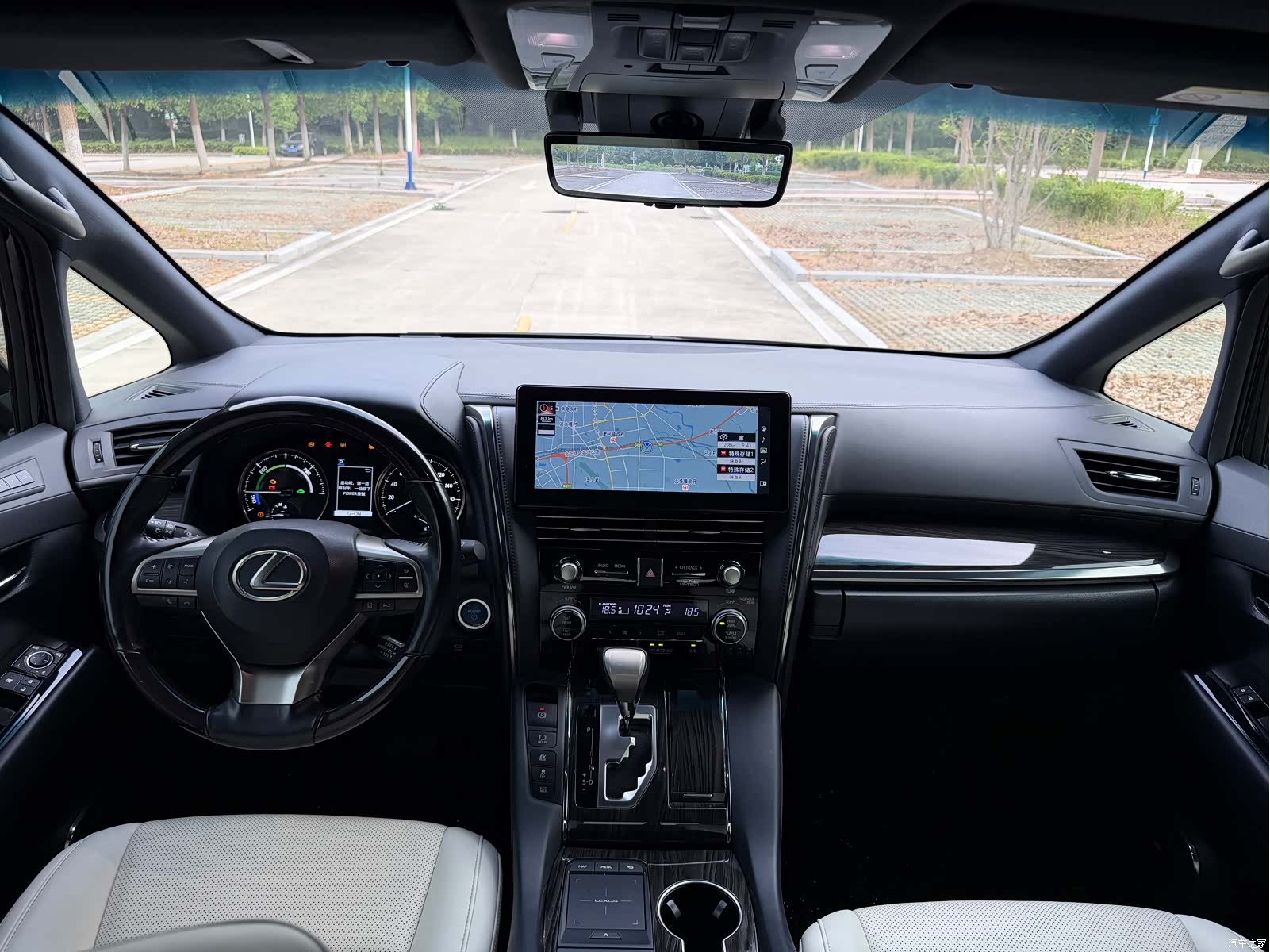Lexus LM, 2021 9