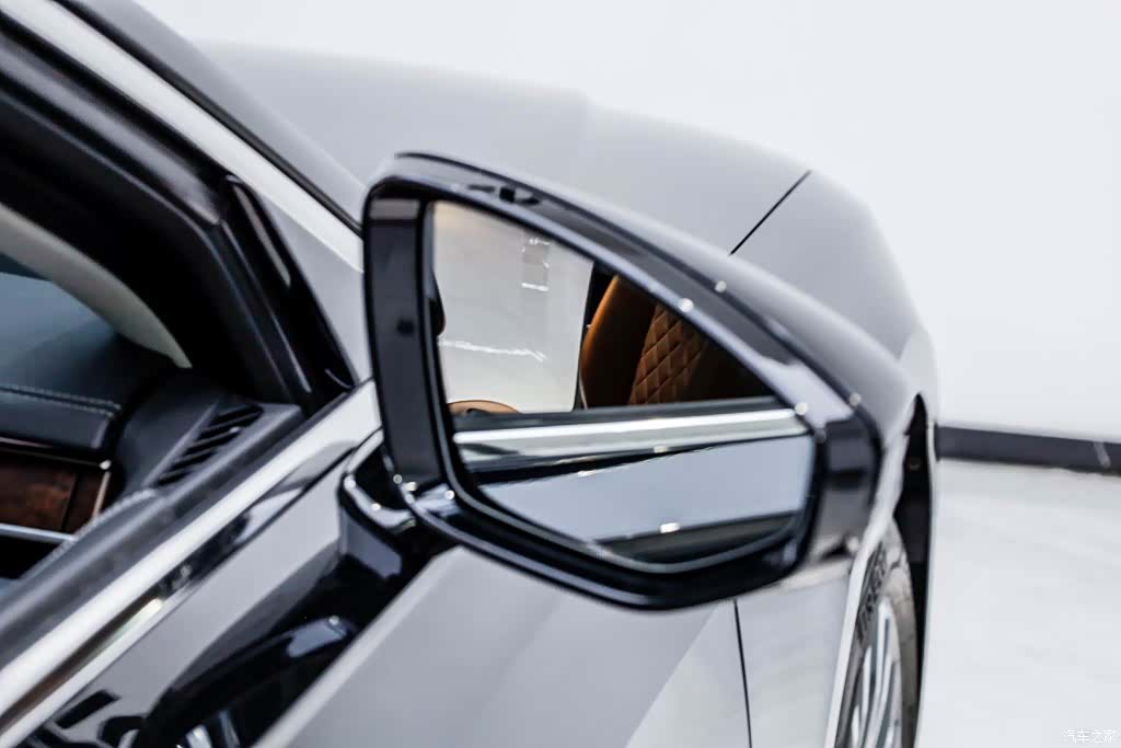 Audi A8L, 2022 12