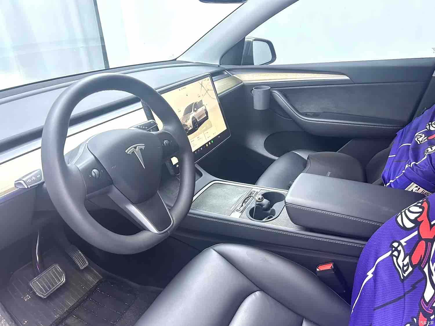 Tesla Model Y, 2023 4