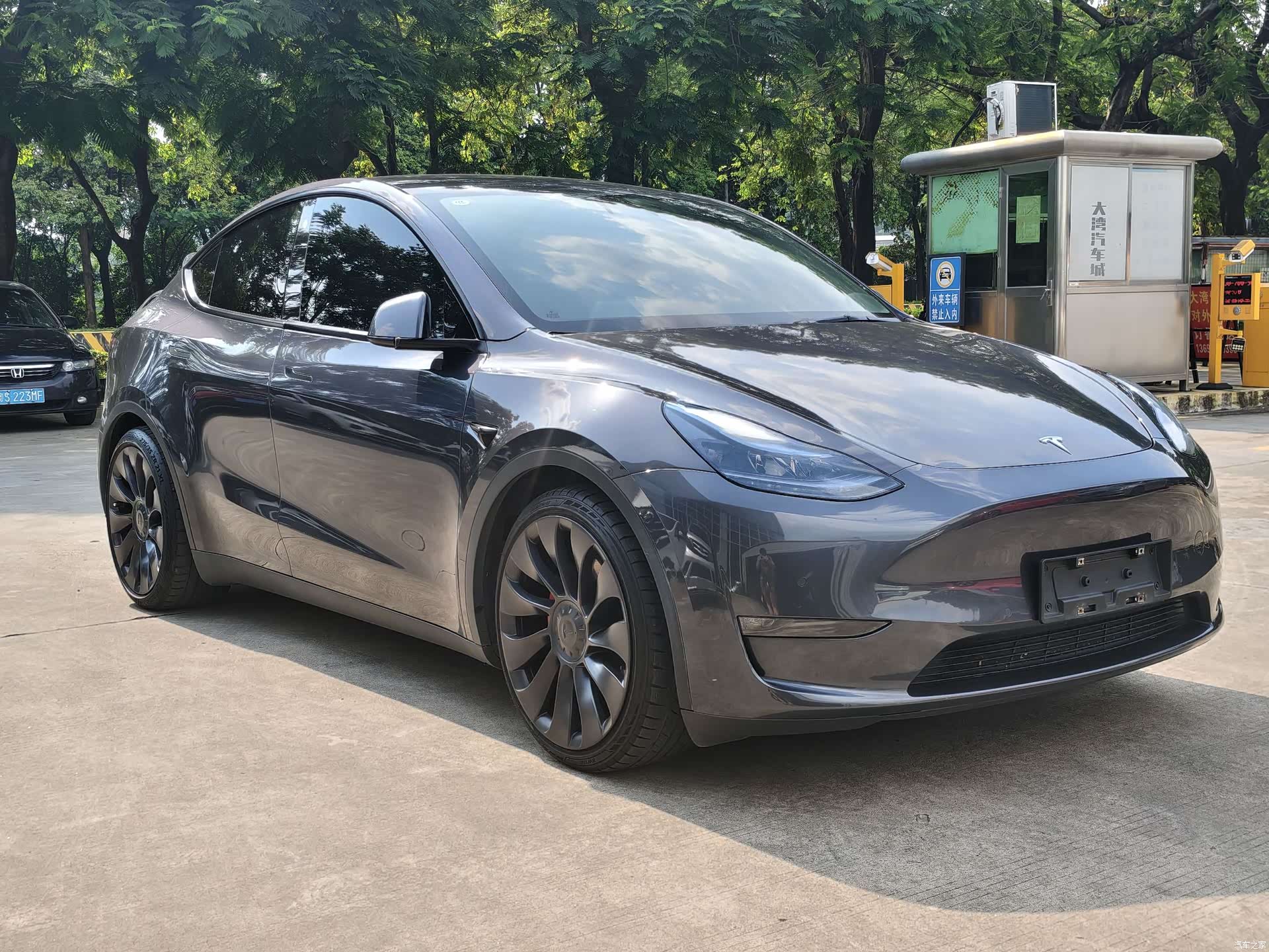 Tesla Model Y, 2023 3