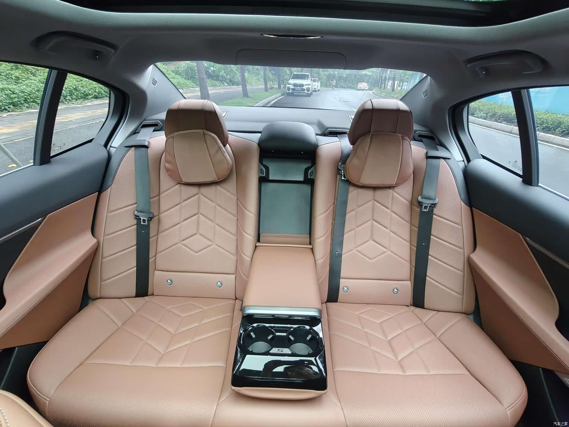BMW i5, 2024 17