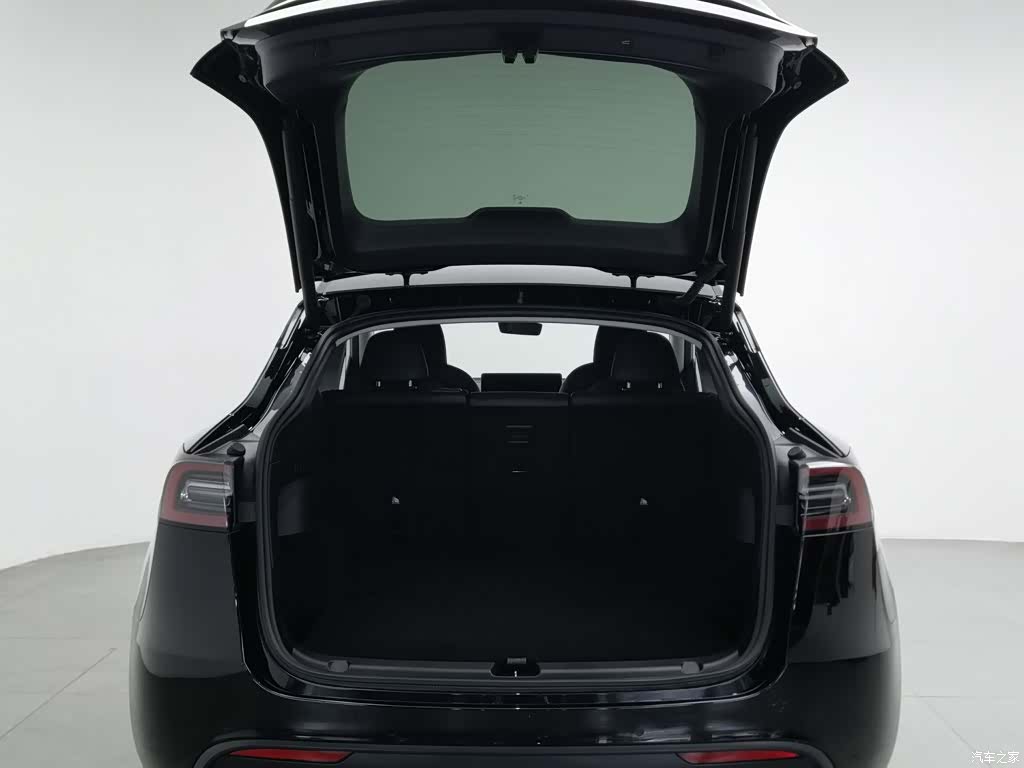 Tesla Model Y, 2024 16