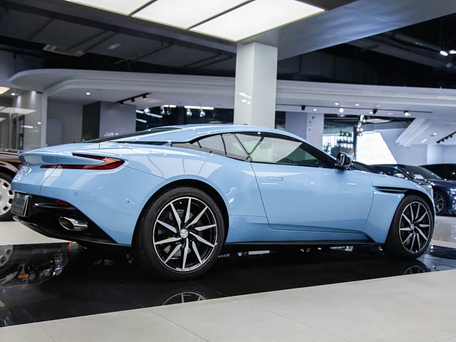 Aston Martin DB11 2019, фото 12