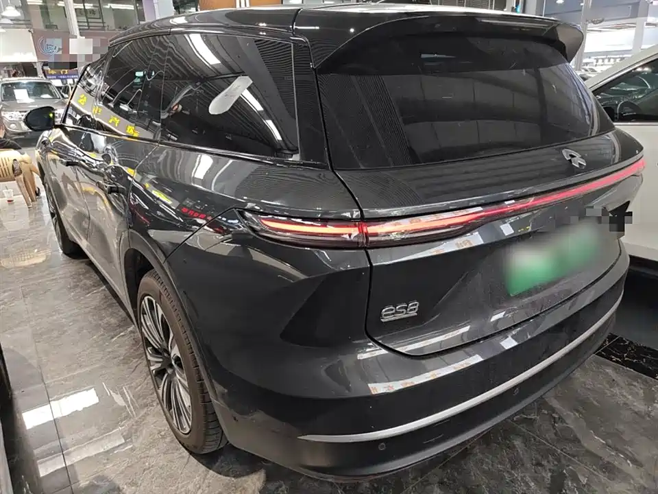 NIO ES8