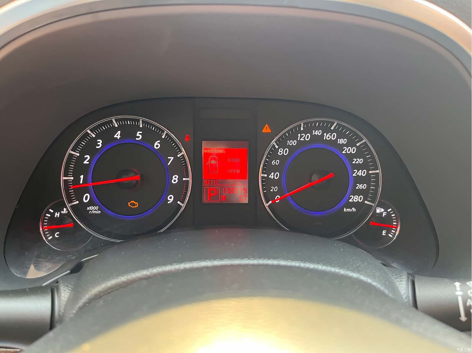 Infiniti FX35, 2012 11