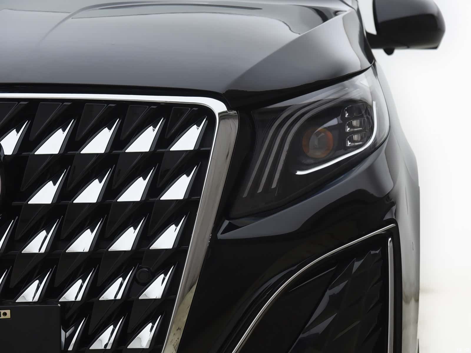 Mercedes-Benz 7, 2023 3