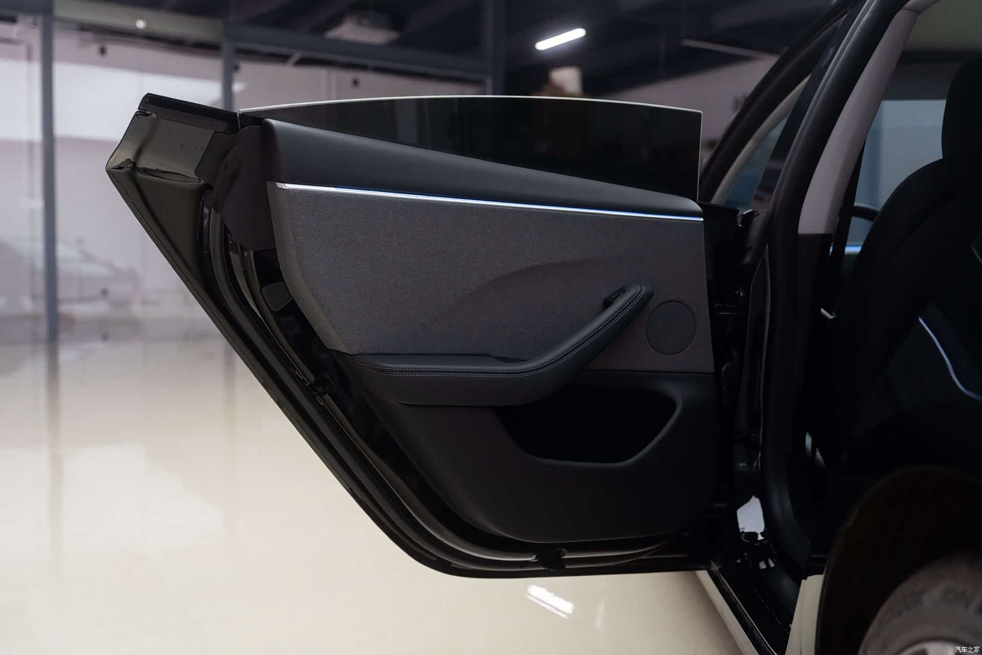 Tesla Model 3, 2023 19