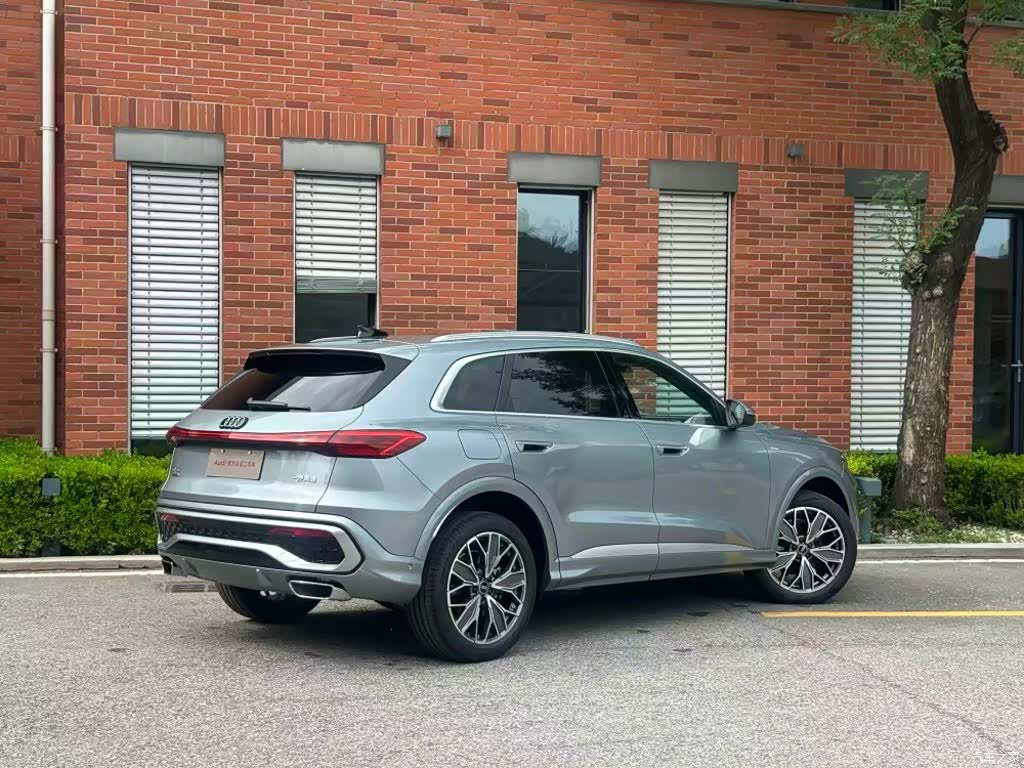 Audi Q5L, 2026 3