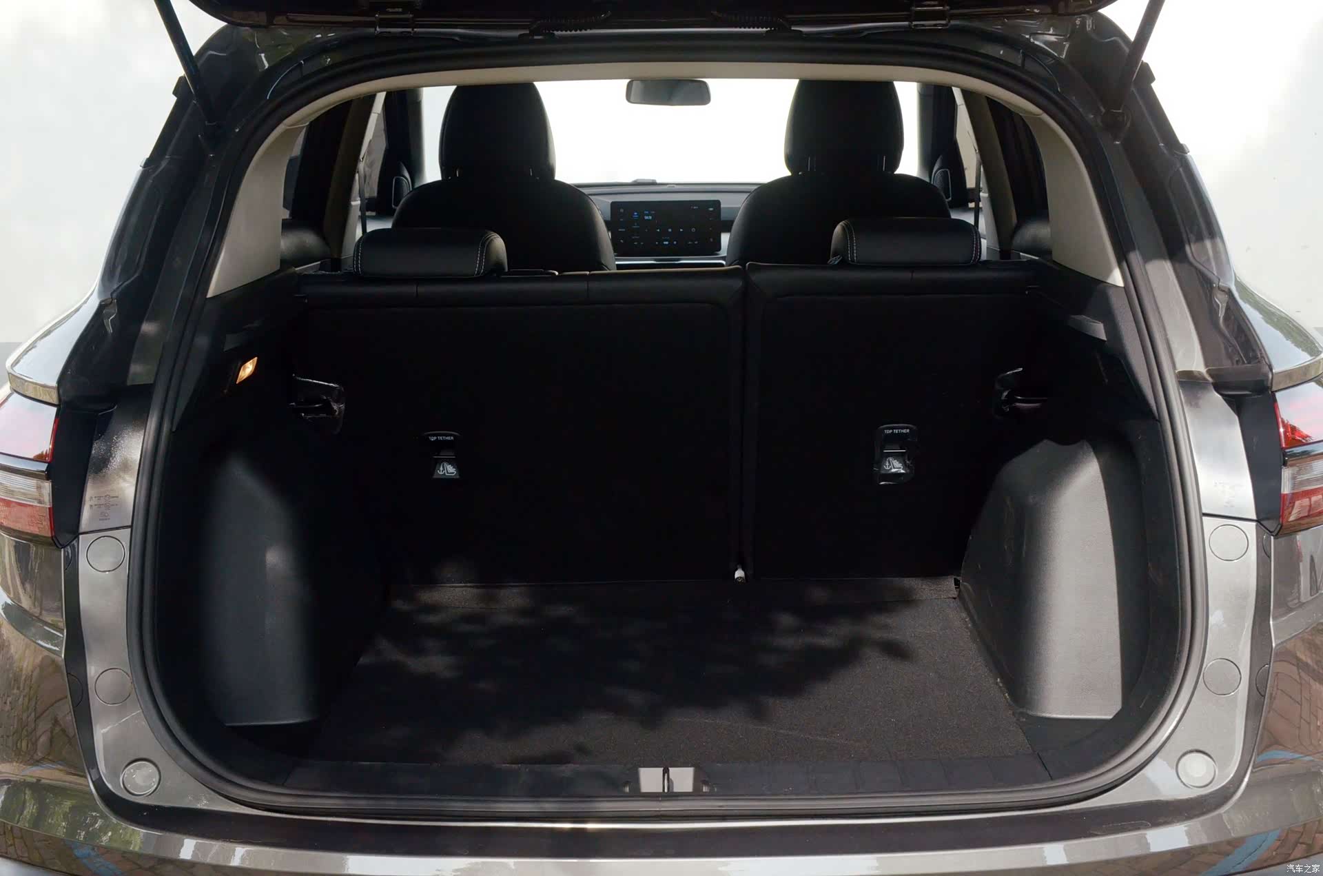Geely Coolray, 2025 13