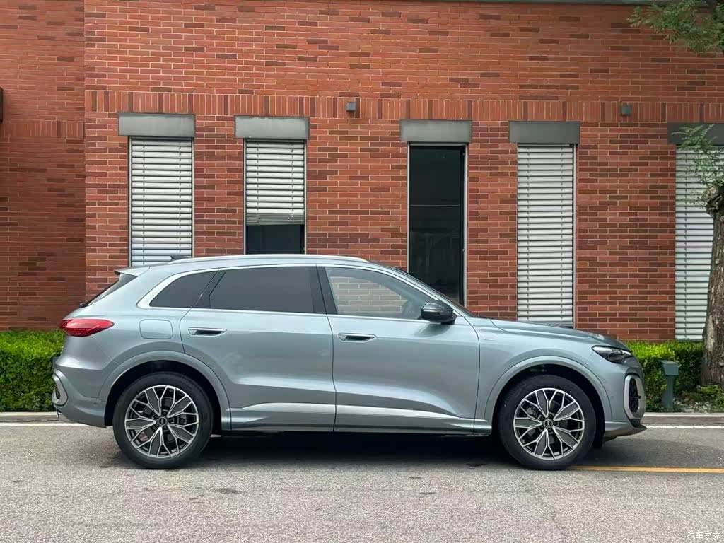 Audi Q5L, 2026 13