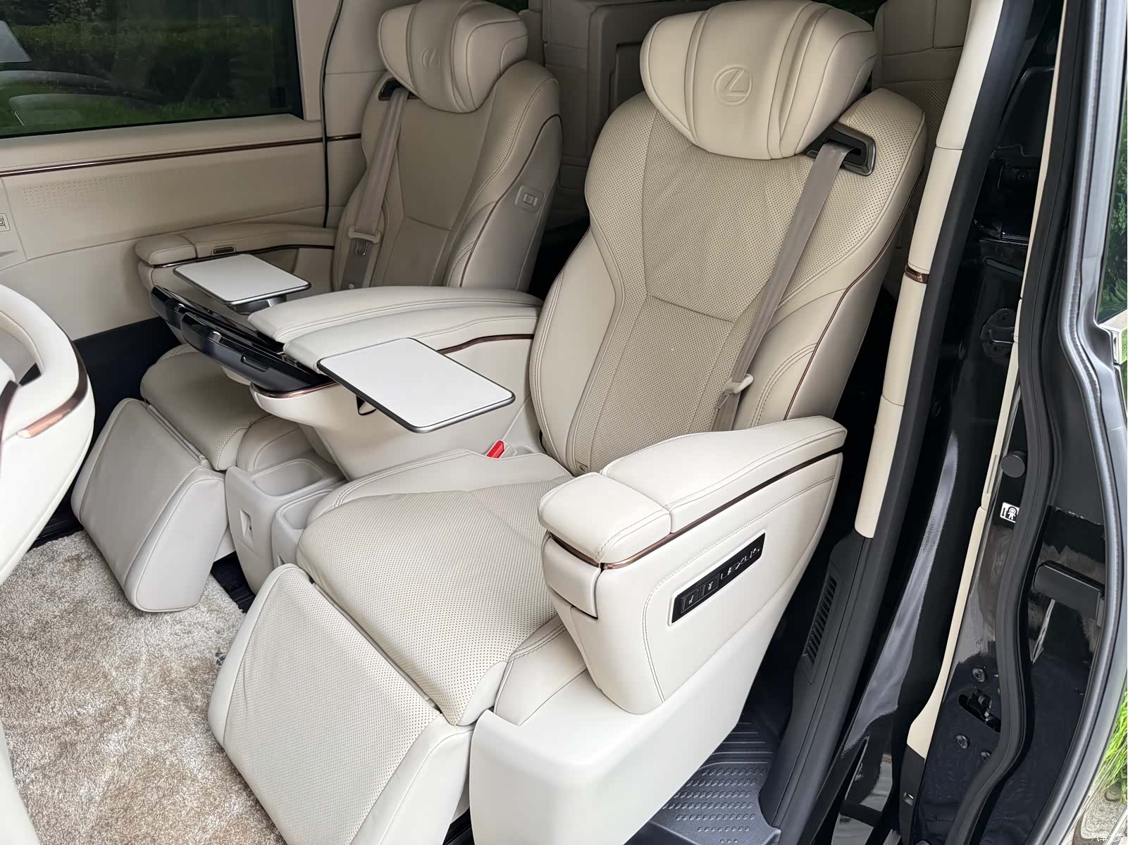Lexus LM, 2024 10