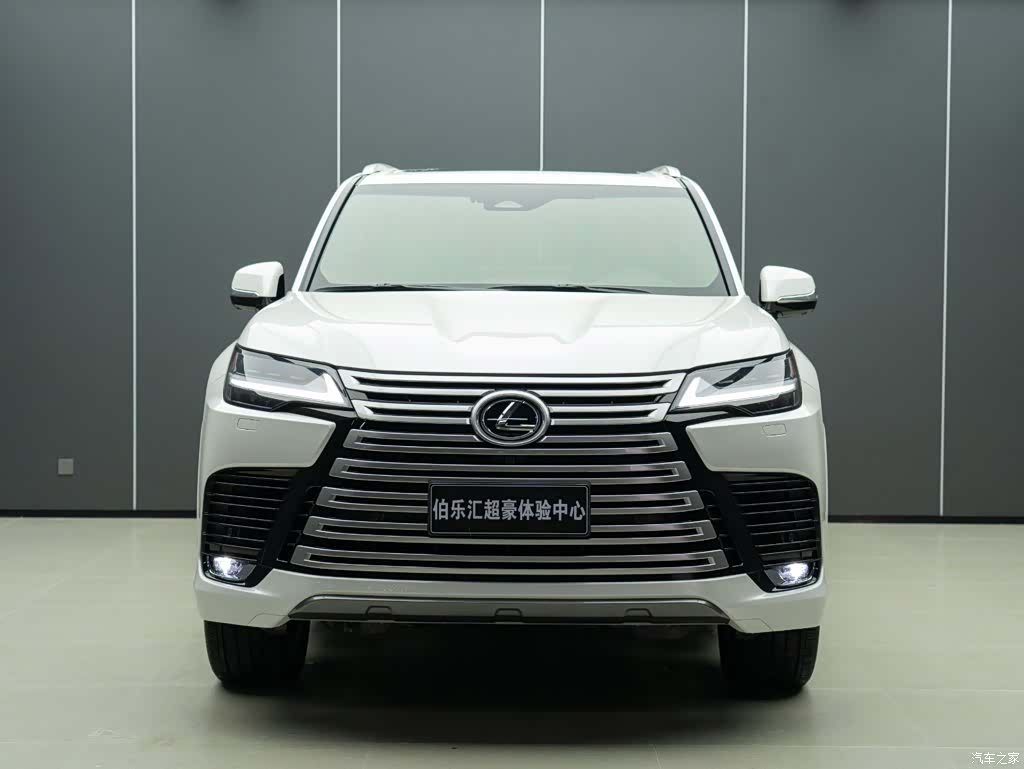 Lexus LX, 2026 4
