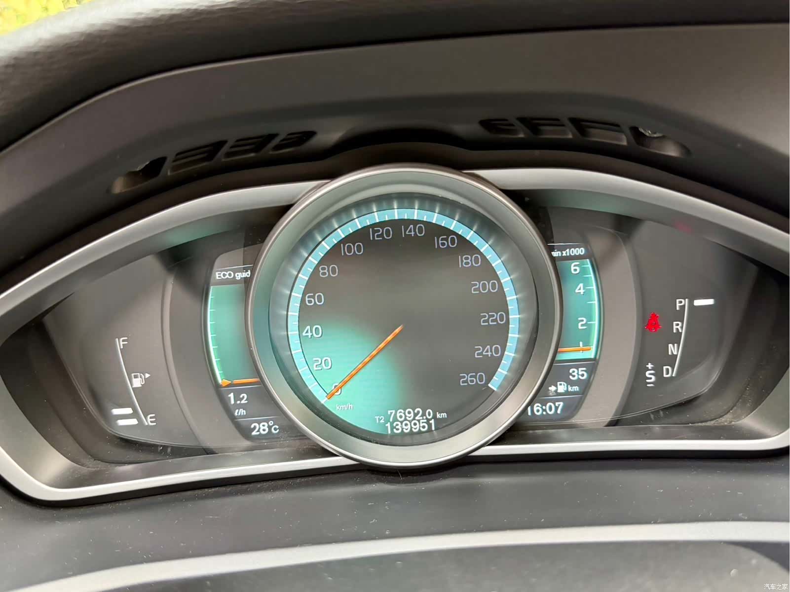 Volvo V40, 2016 14