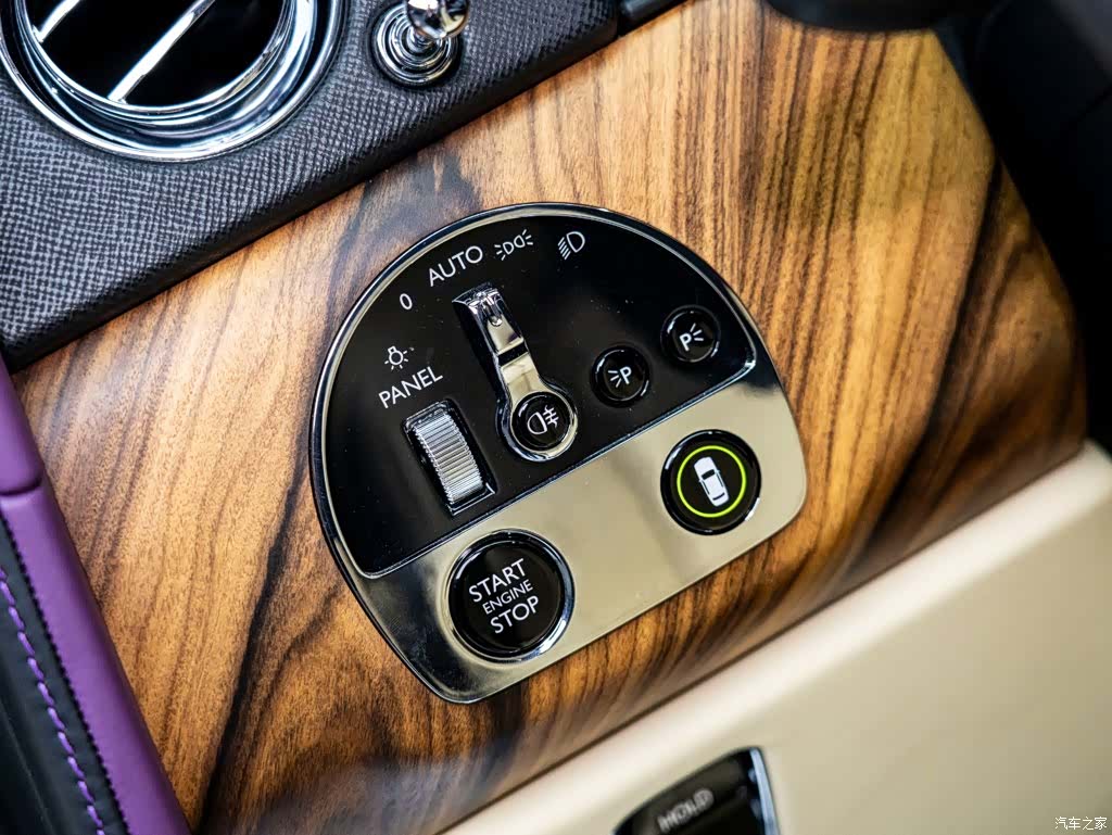 Rolls-Royce Cullinan, 2022 12