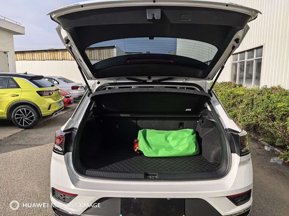 Volkswagen T-ROC exploring Songs