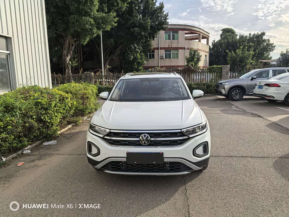 Volkswagen T-ROC exploring Songs