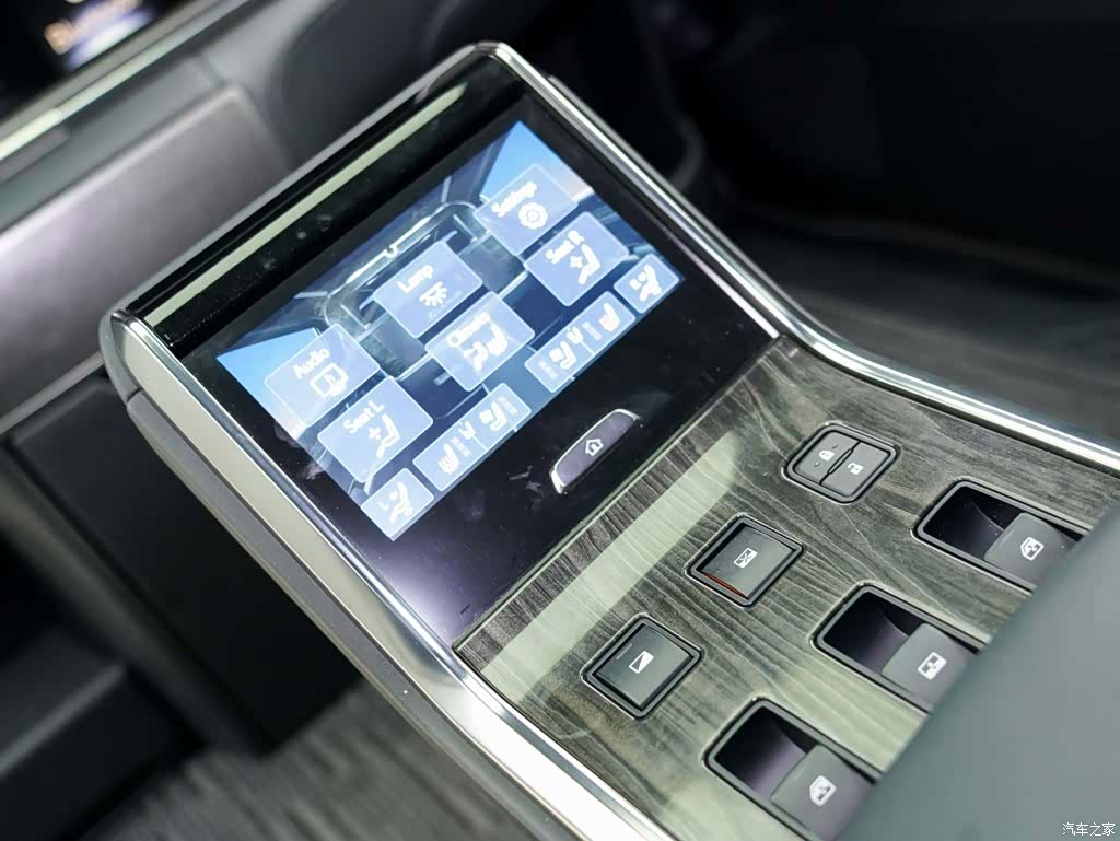 Lexus LM, 2024 11