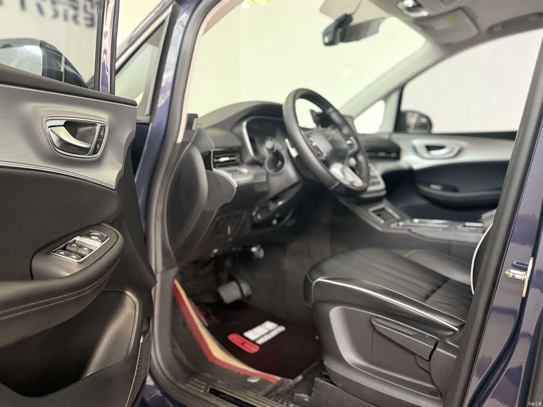 Roewe iMAX8, 2022 4