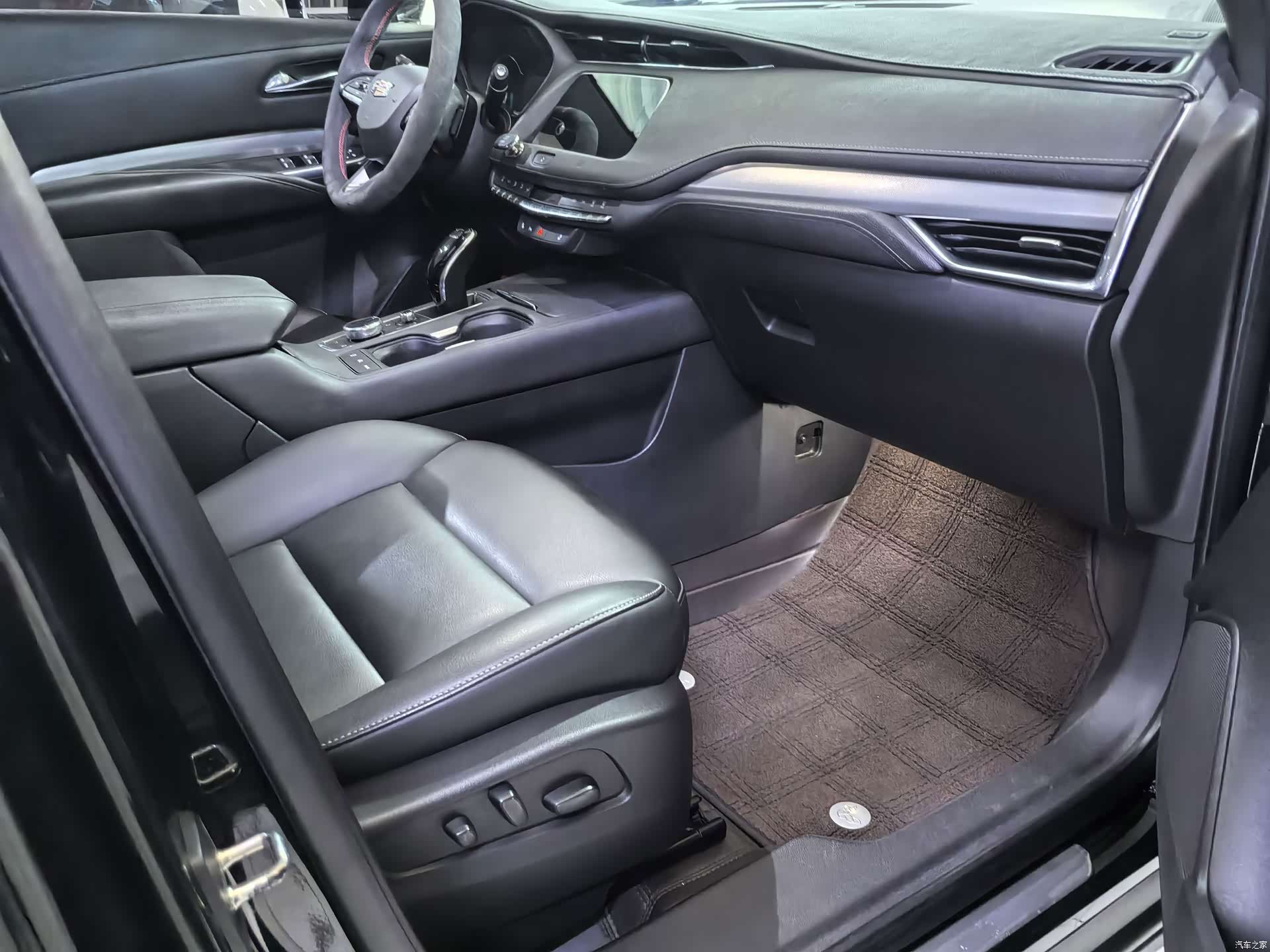 Cadillac XT4, 2020 11