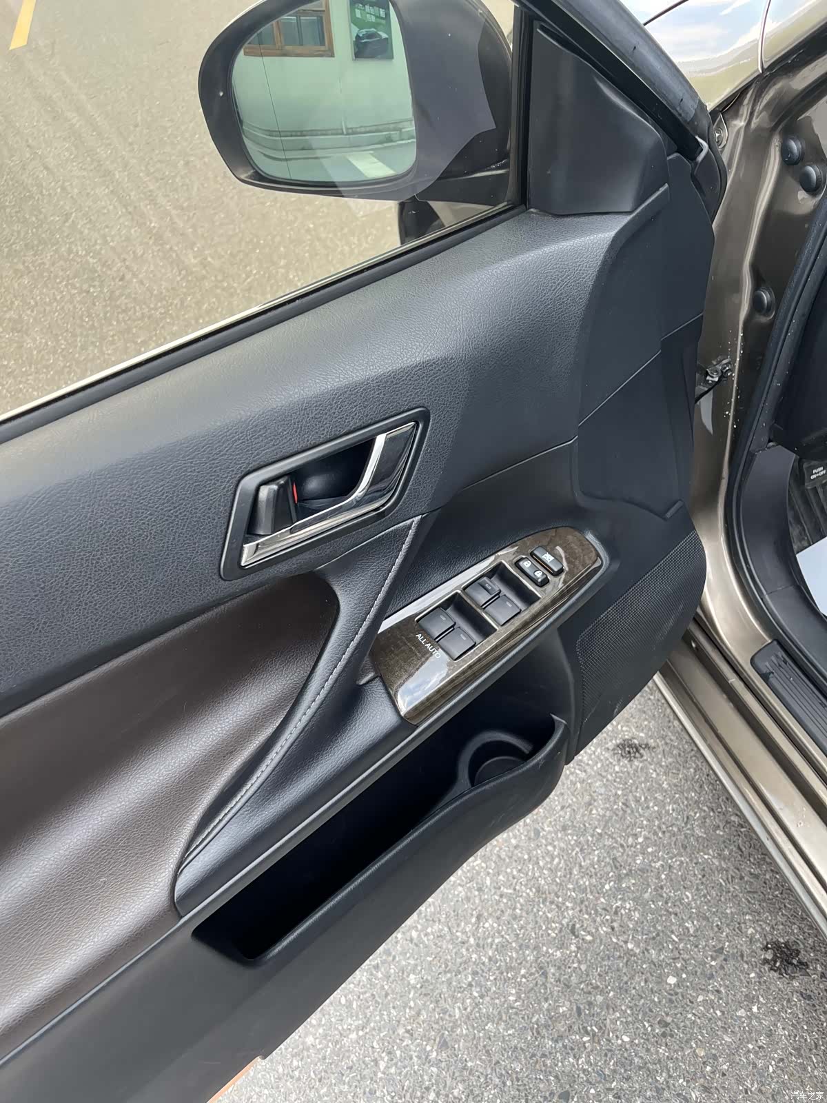 Toyota 2.5V, 2015 7