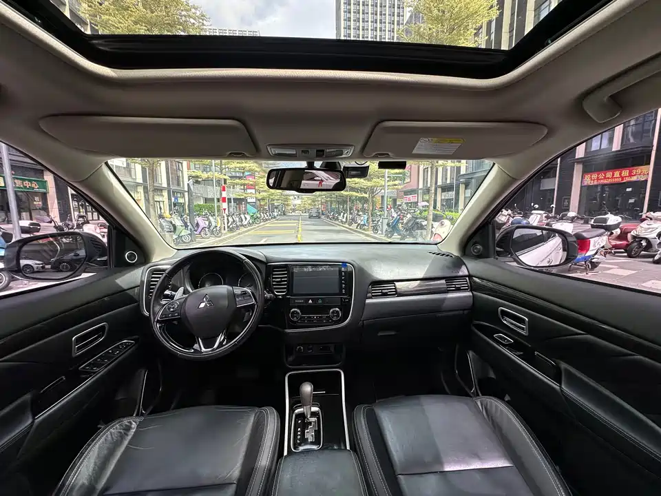 Mitsubishi Outlander