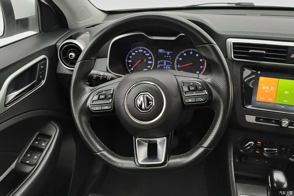 MG ZS, 2017 15