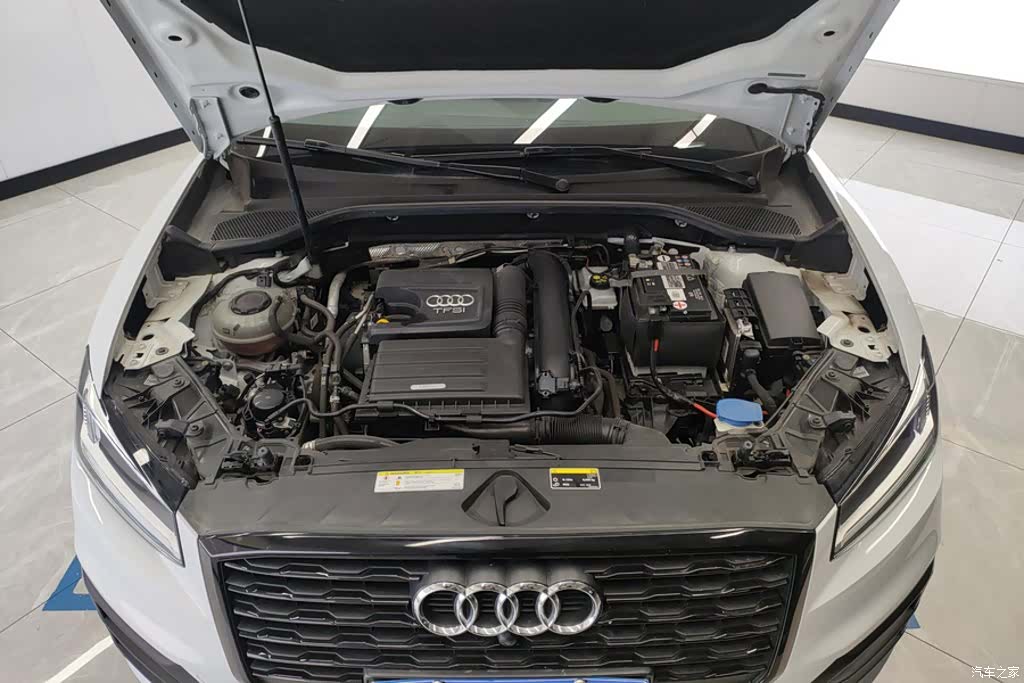 Audi Q2L, 2021 10