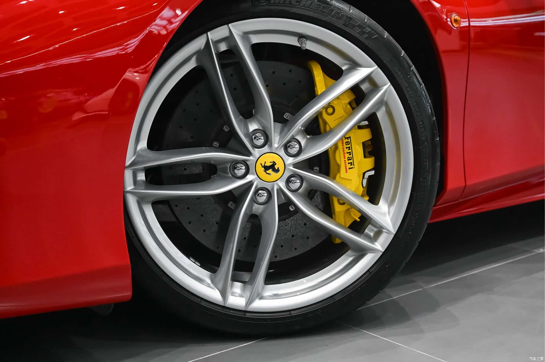 Ferrari 488, 2016 19