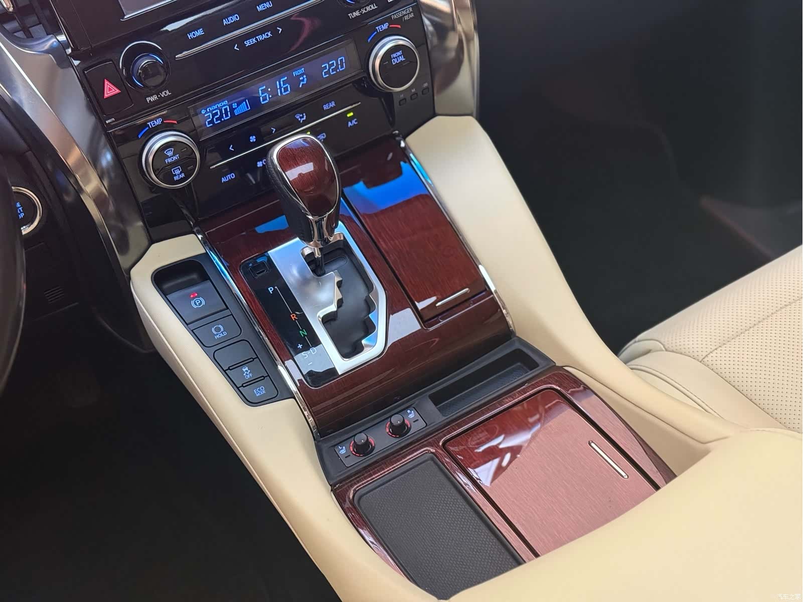 Toyota Alphard, 2016 10