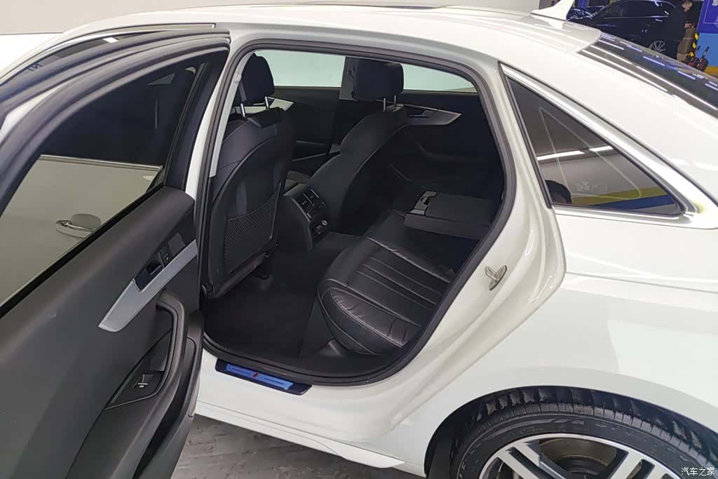 Audi A4L, 2022 11
