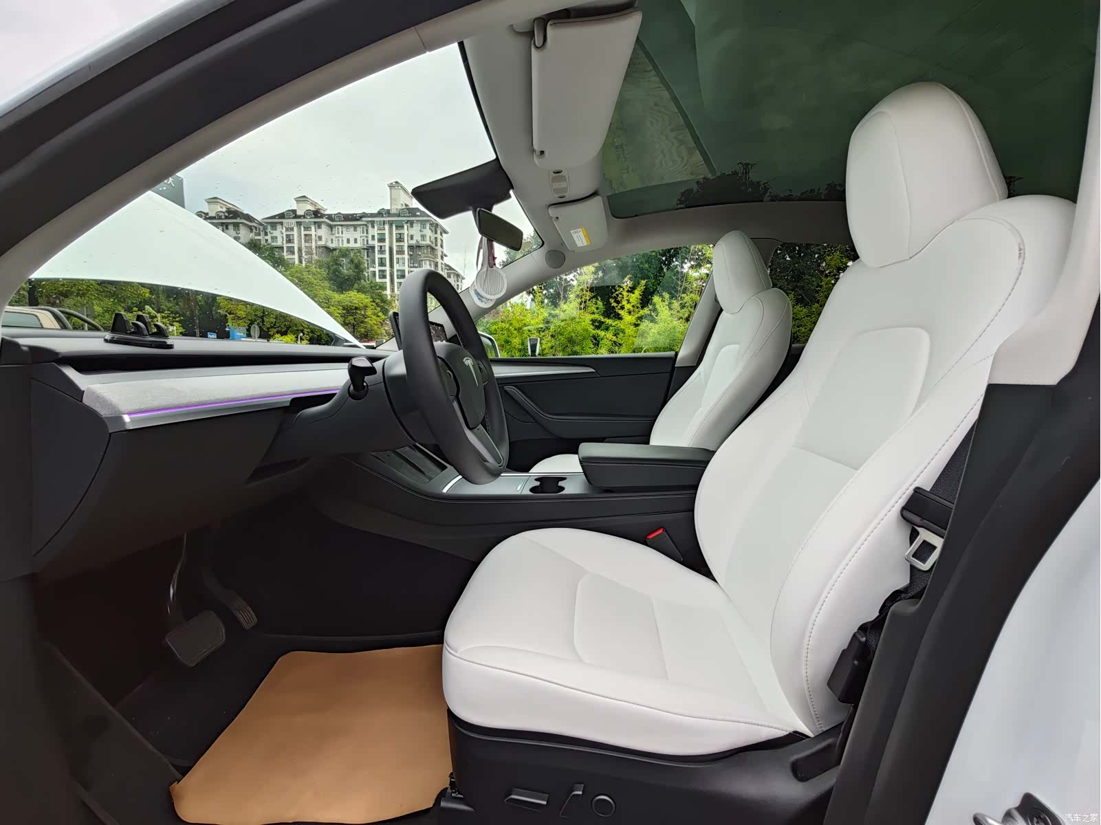 Tesla Model Y, 2024 18