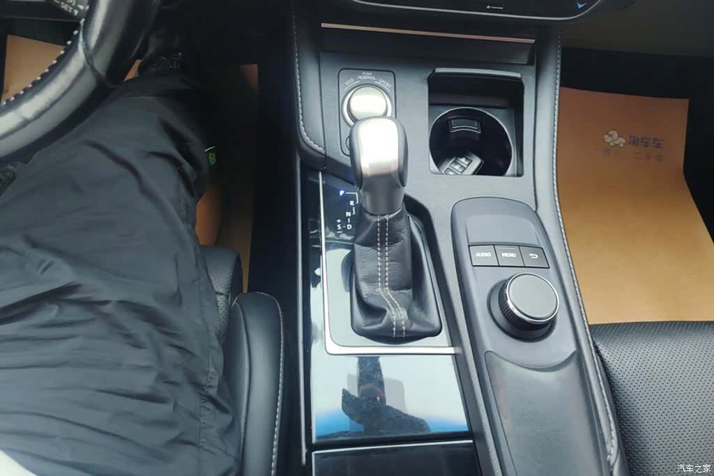 Lexus ES, 2016 16